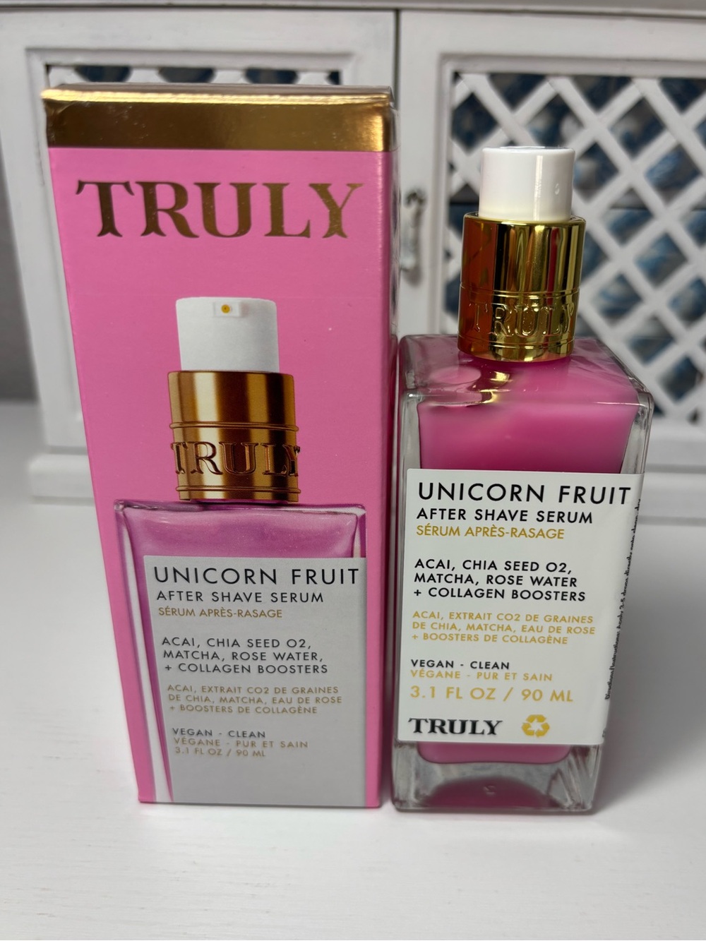 TRULY Unicorn Fruit After Shave Serum - Pink & Gold Accents